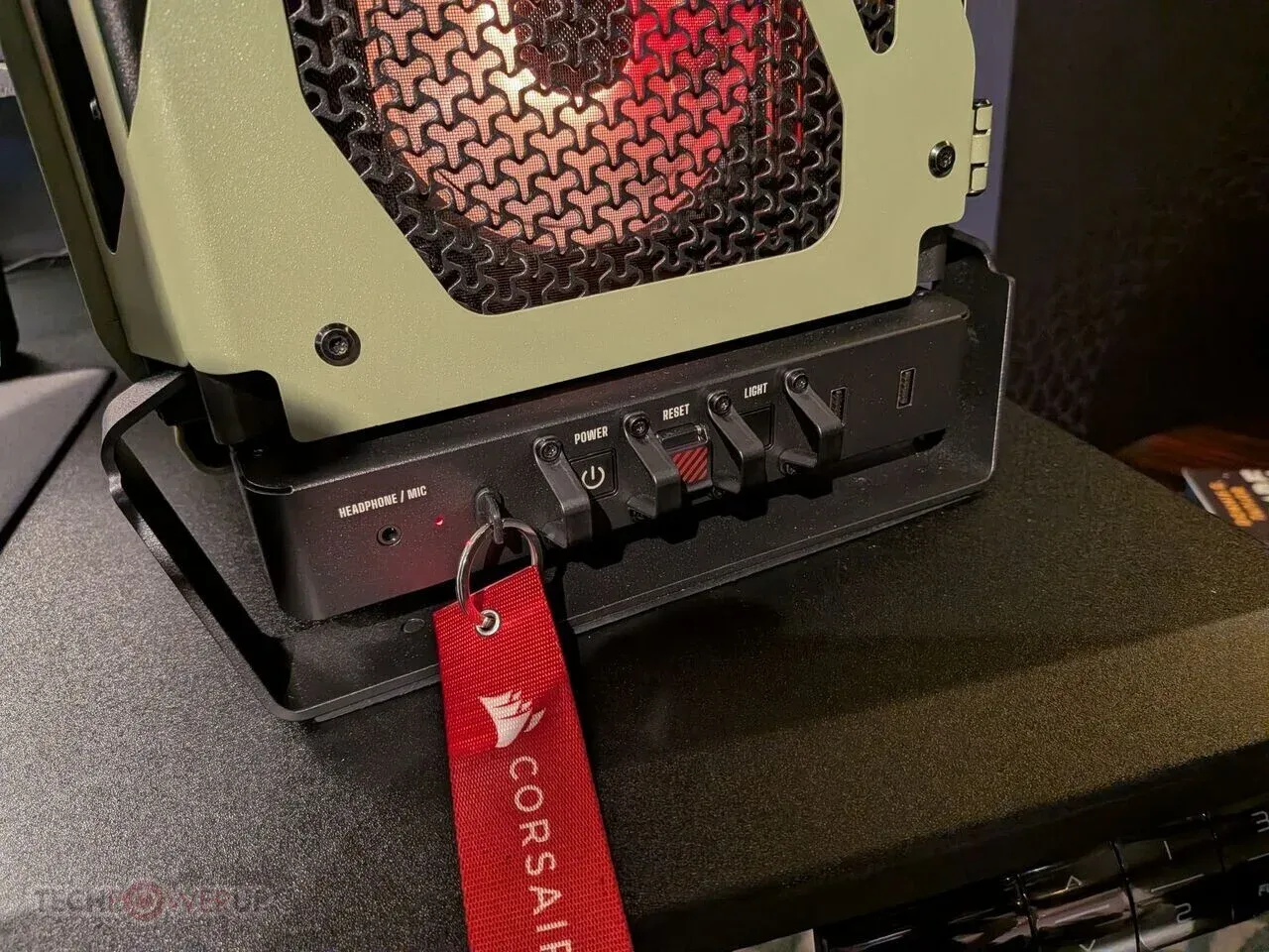 PSU Corsair AX1600i SHIFT 1600W Titanium GaN với đầu cắm modular bên hông