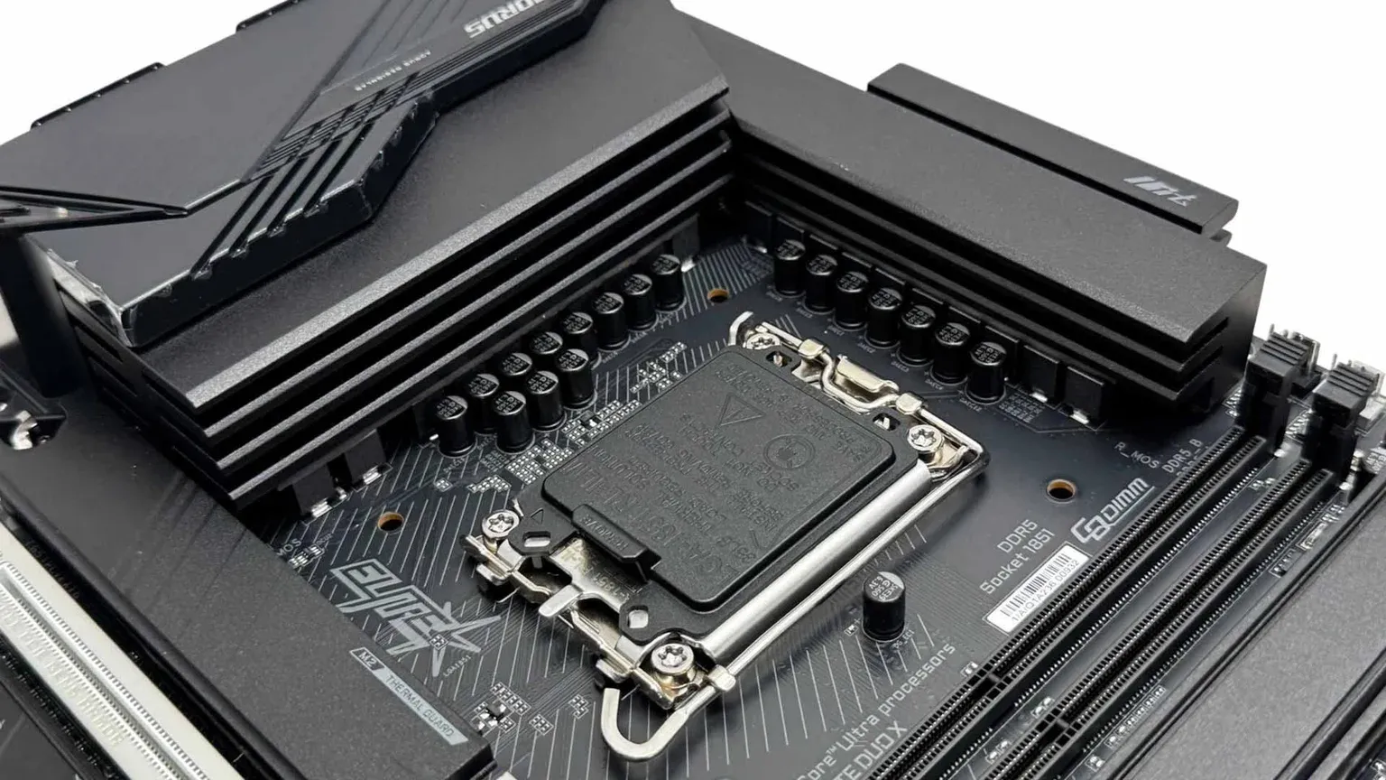 Bo mạch chủ cao cấp minh họa cho bài viết về đợt tăng giá của ASUS, GIGABYTE và MSI trong Q3/2026