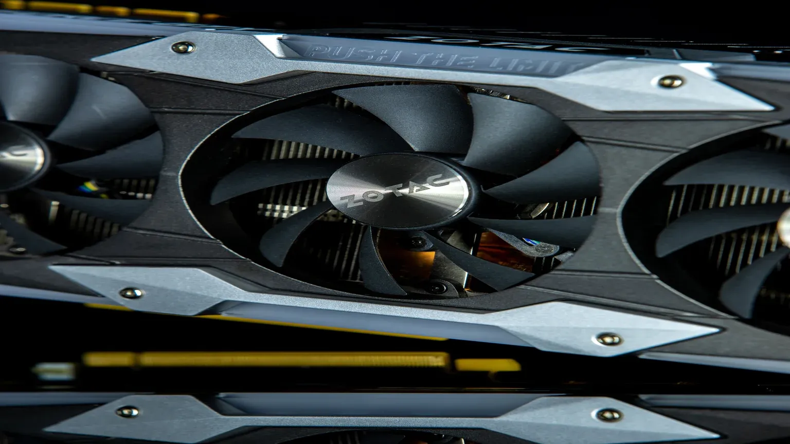 NVIDIA RTX 5080 Super và RTX 5070 Super với GDDR7 3 GB VRAM tăng vọt