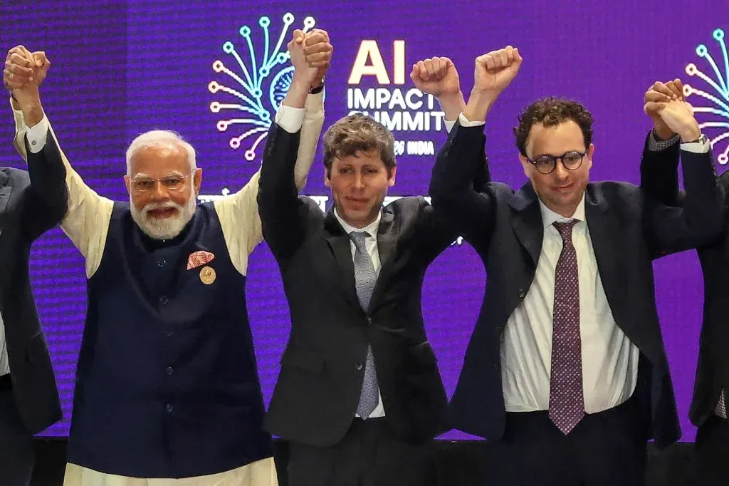 Ba nhà lãnh đạo AI Modi, Sam Altman (OpenAI) và Dario Amodei (Anthropic) trong cuộc họp cấp cao về AI