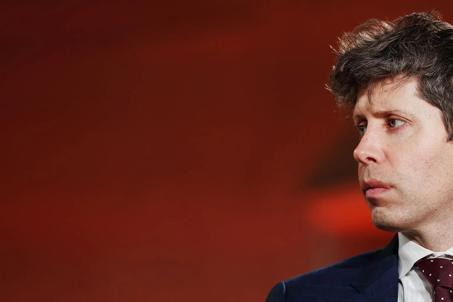 Sam Altman, CEO của OpenAI, xuất hiện trong bức ảnh từ bài viết TIME về quyết định giảm tốc độ training của công ty để ưu tiên alignment