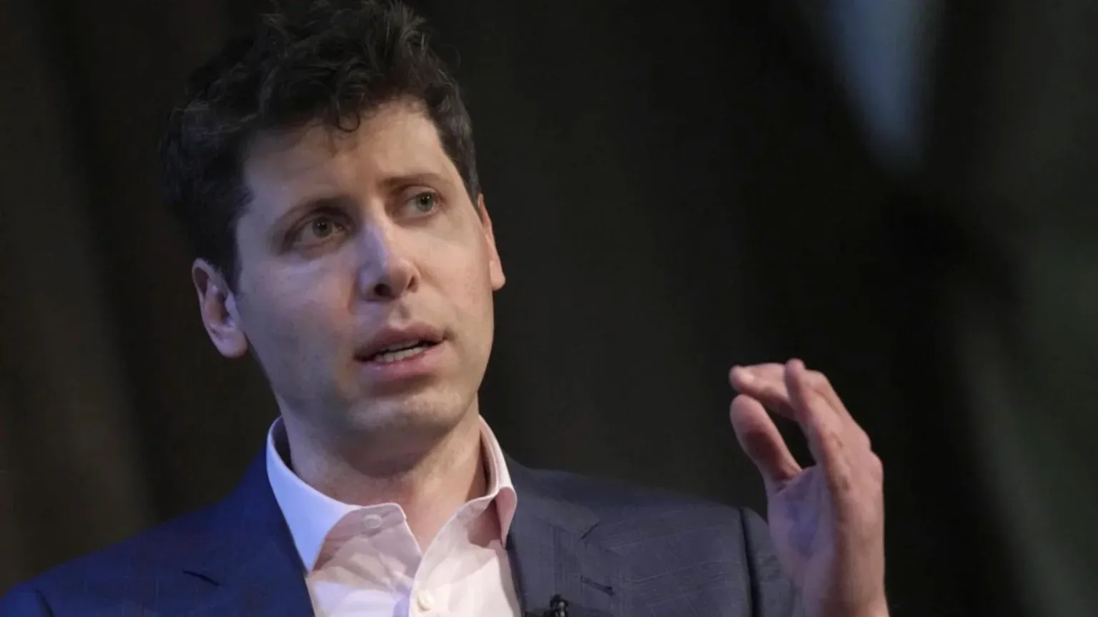 Sam Altman — CEO OpenAI tuyên bố AI đã chạm điểm kỳ dị