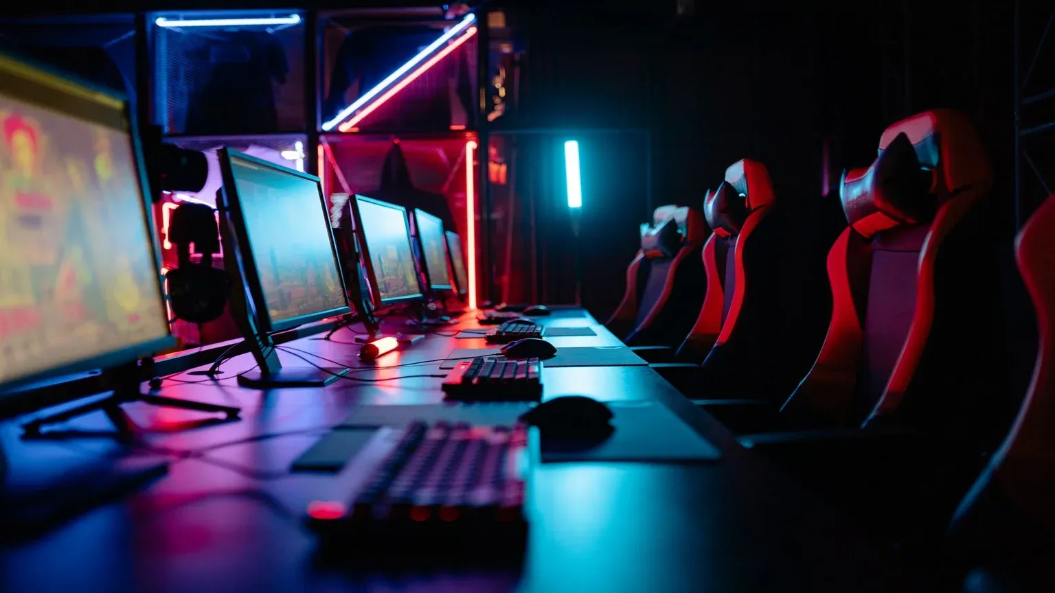Summer Game Fest 2026 — Gaming Setup với RGB Lighting